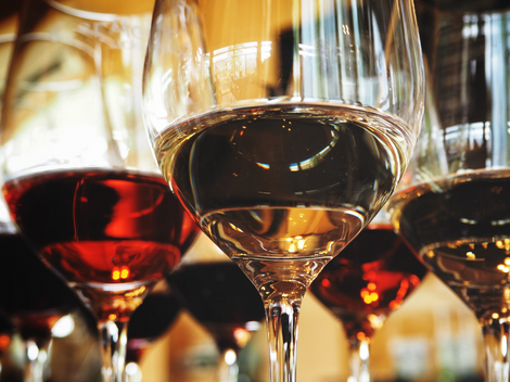 red and white wine glass