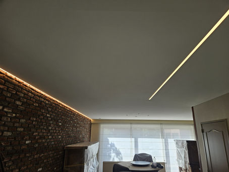 Strak en Sfeervol: Spanplafond met Slimme LED-verlichting