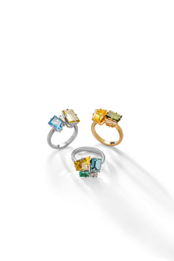 Juwelen op witte achtergrond.