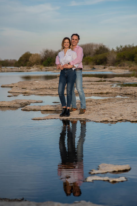 Husband and Wife Fall Photoshoot at a lake