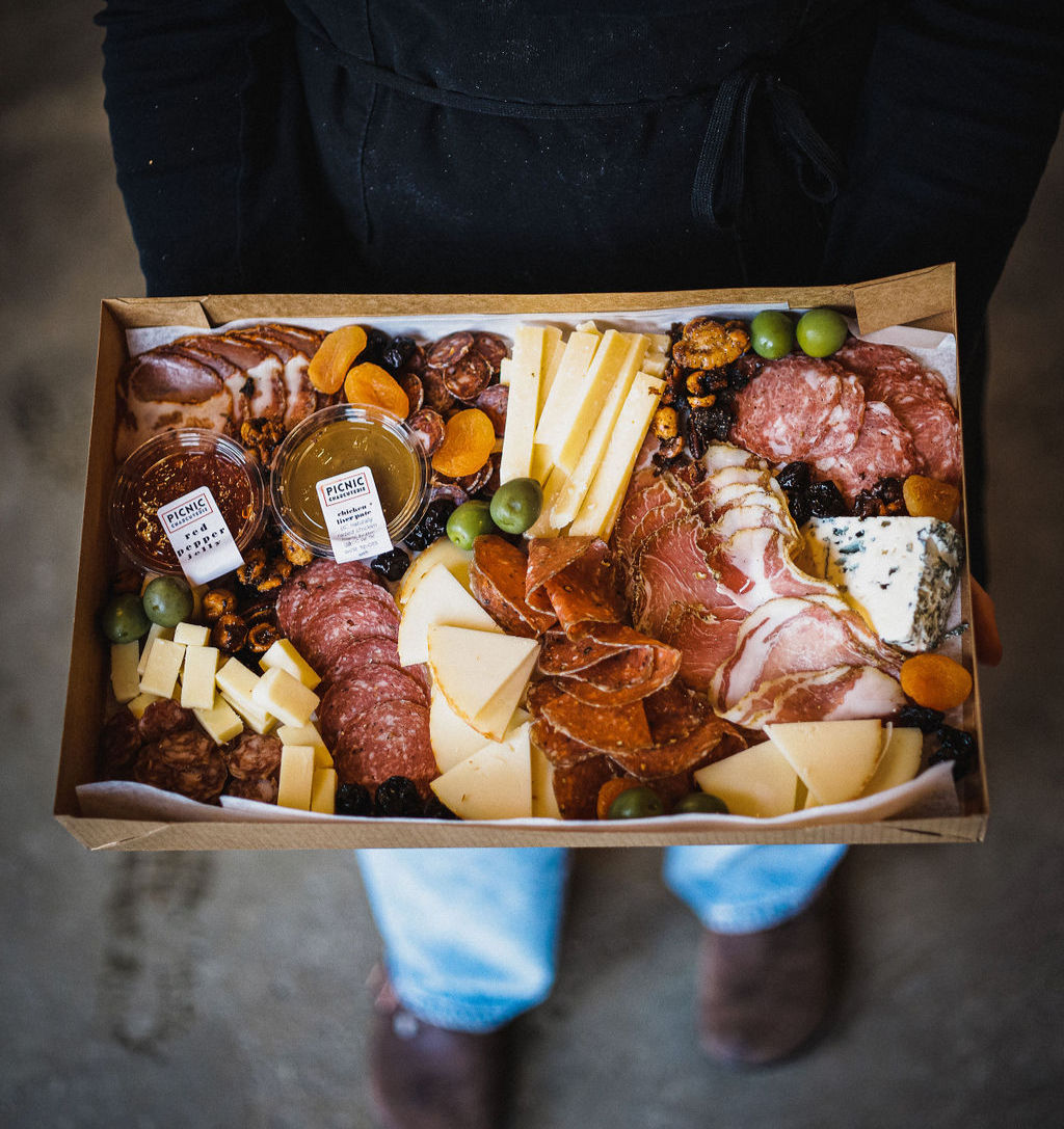 Medium (feeds 4 to 6 people)