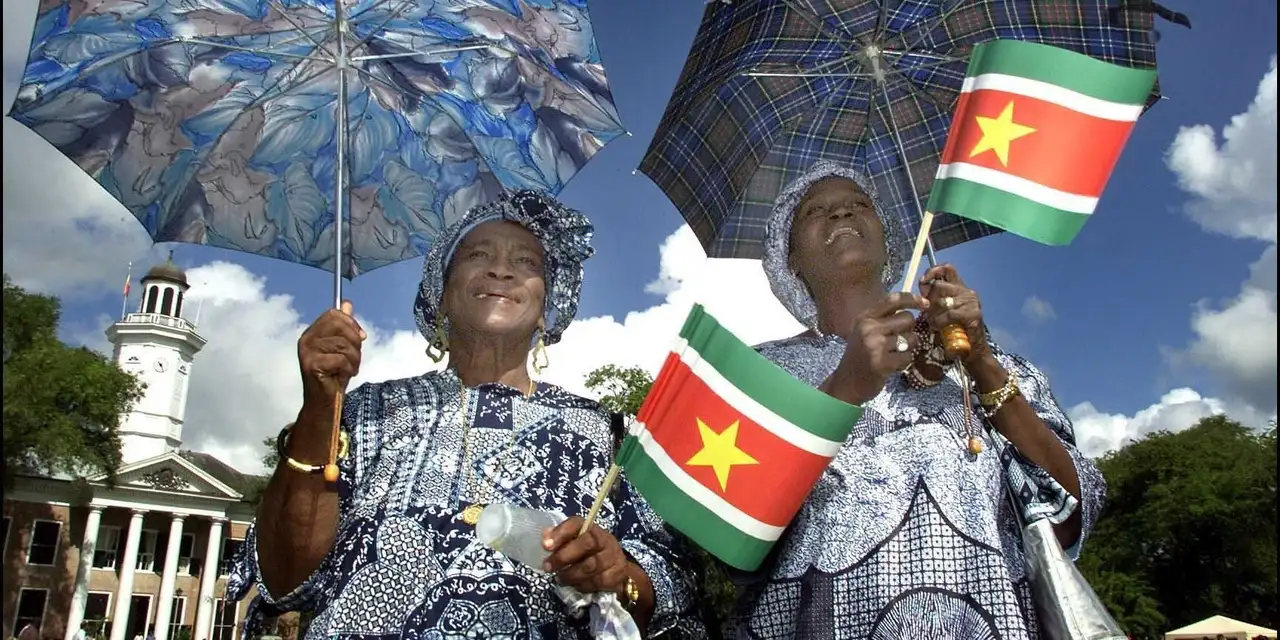 wat-is-srefidensi-dey-en-waarom-vieren-surinamers-en-nederlanders-dat.webp