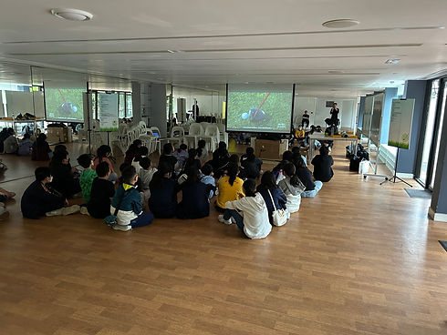 學生正在學習高爾夫STEM知識