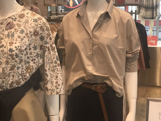 シャツの前を入れる