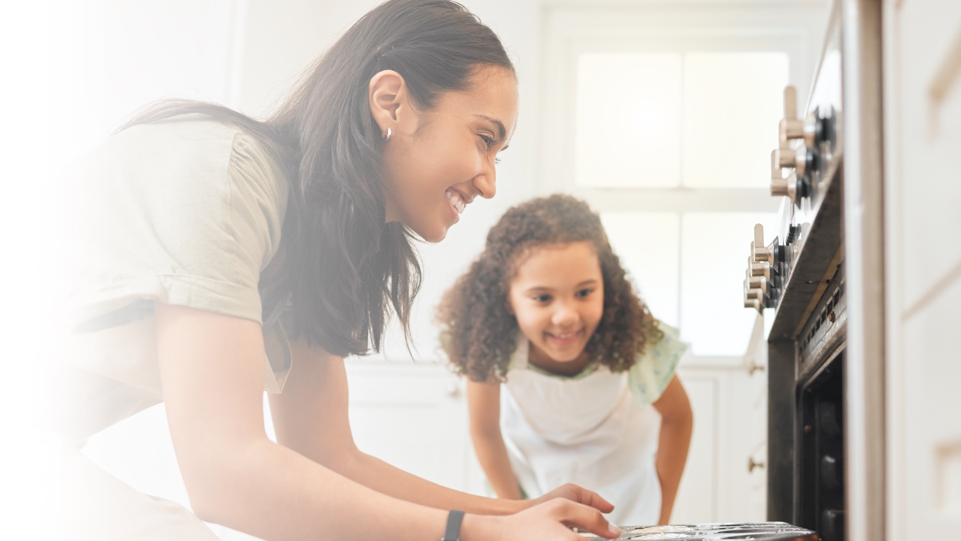 Familia puertorriqueña en Rio Grande feliz tras la Reparación de Hornos