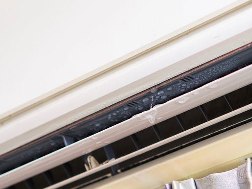 ¿Por qué mi aire acondicionado está botando agua?