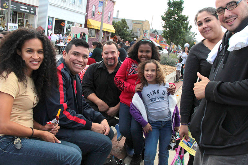 Food & Art Walk in Silver City District ©Lucia Lozano