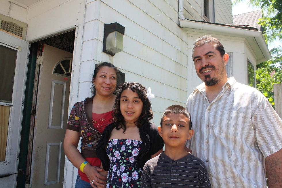 ACTS Housing family ©Lucia Lozano