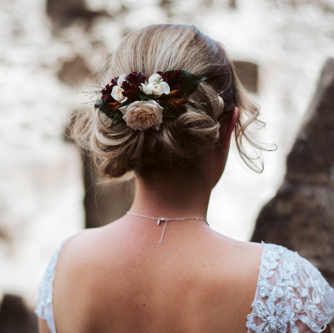A floral hair piece for the happy bride by Emma Jane Floral Design
