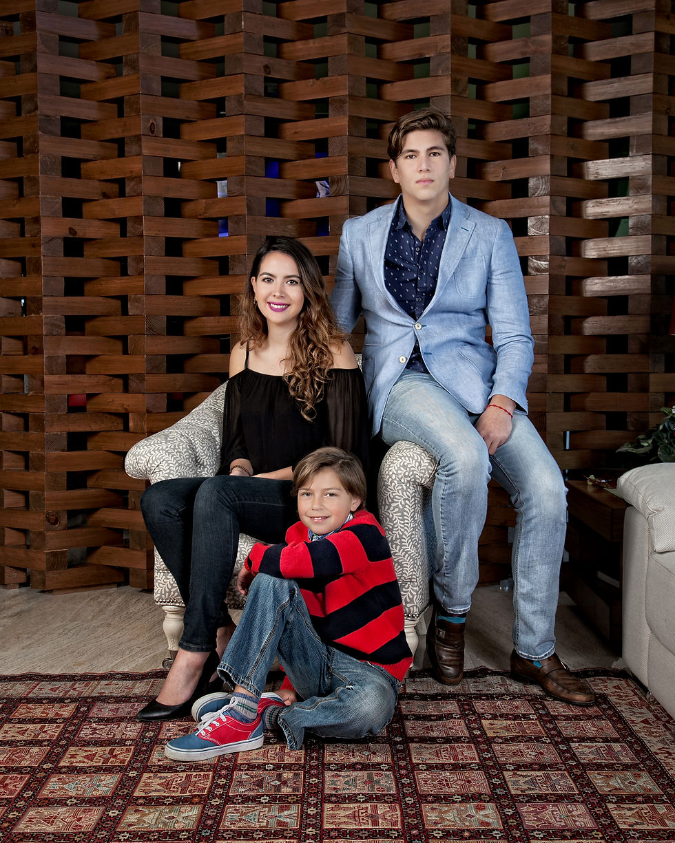 Fotógrafo Profesional en Toluca y en Metepec. Fotografía de Retrato-Sesiones Fotográficas. Corporati
