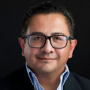 Fotografía profesional de headshot, Retrato ejecutivo para mejorar la proyección profesional en CDMX, Toluca y Metepec.