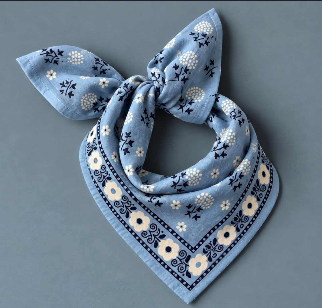 Petit foulard bleu ciel