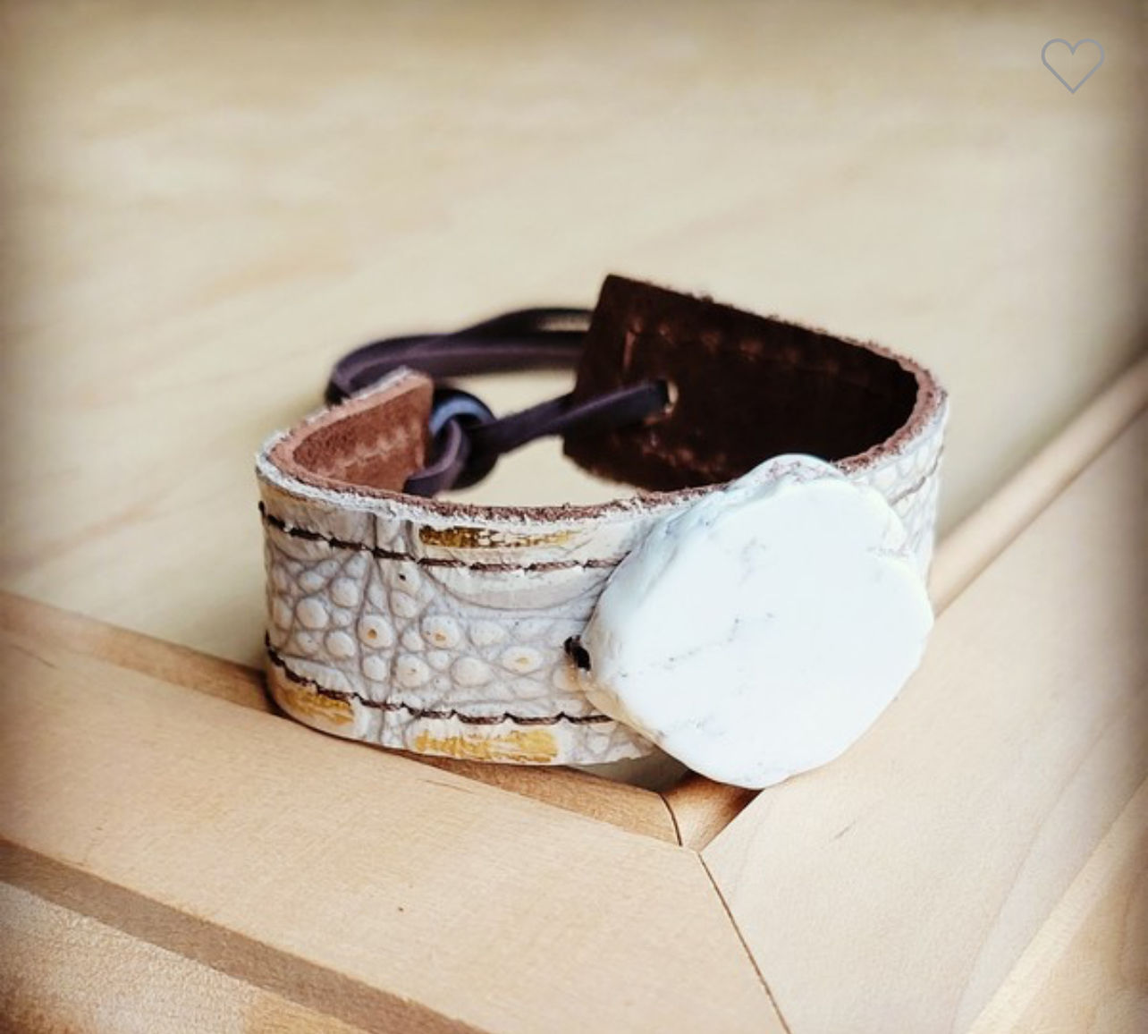 NARROW LEATHER CUFF W/ TURQUOISE SLAB-GATOR