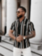 Męska koszula casualowa z krótkim rękawem, wzorem w pionowe pasy i haftowanym logo brandu — Ola Voga MIUS 2026