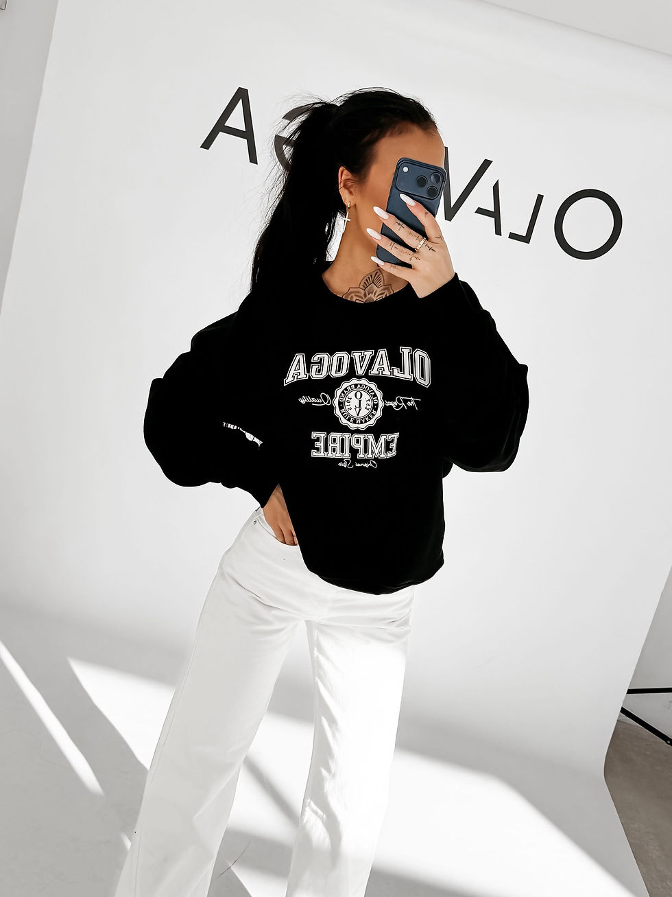 Miniaturbild: Ola Voga bluza AMARIS 2026 damska bluza varsity z nadrukiem OLAVOGA EMPIRE