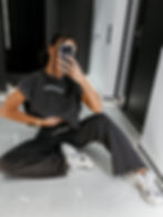 Damski komplet z grubej bawełny — boxy top z rękawami cap sleeve i szerokie spodnie z wysokim stanem, efekt washed,