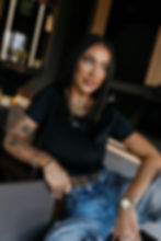 Damski t-shirt slim fit z krótkim rękawem i minimalstycznym logo OLV, lekka techniczna tkanina — Ola Voga BASTU 2026