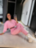 Damski komplet dresowy — luźna bluza z marszczonym dołem i spodnie z elastyczną talią, sitodruk z logo OLAVOGA — Ola Voga