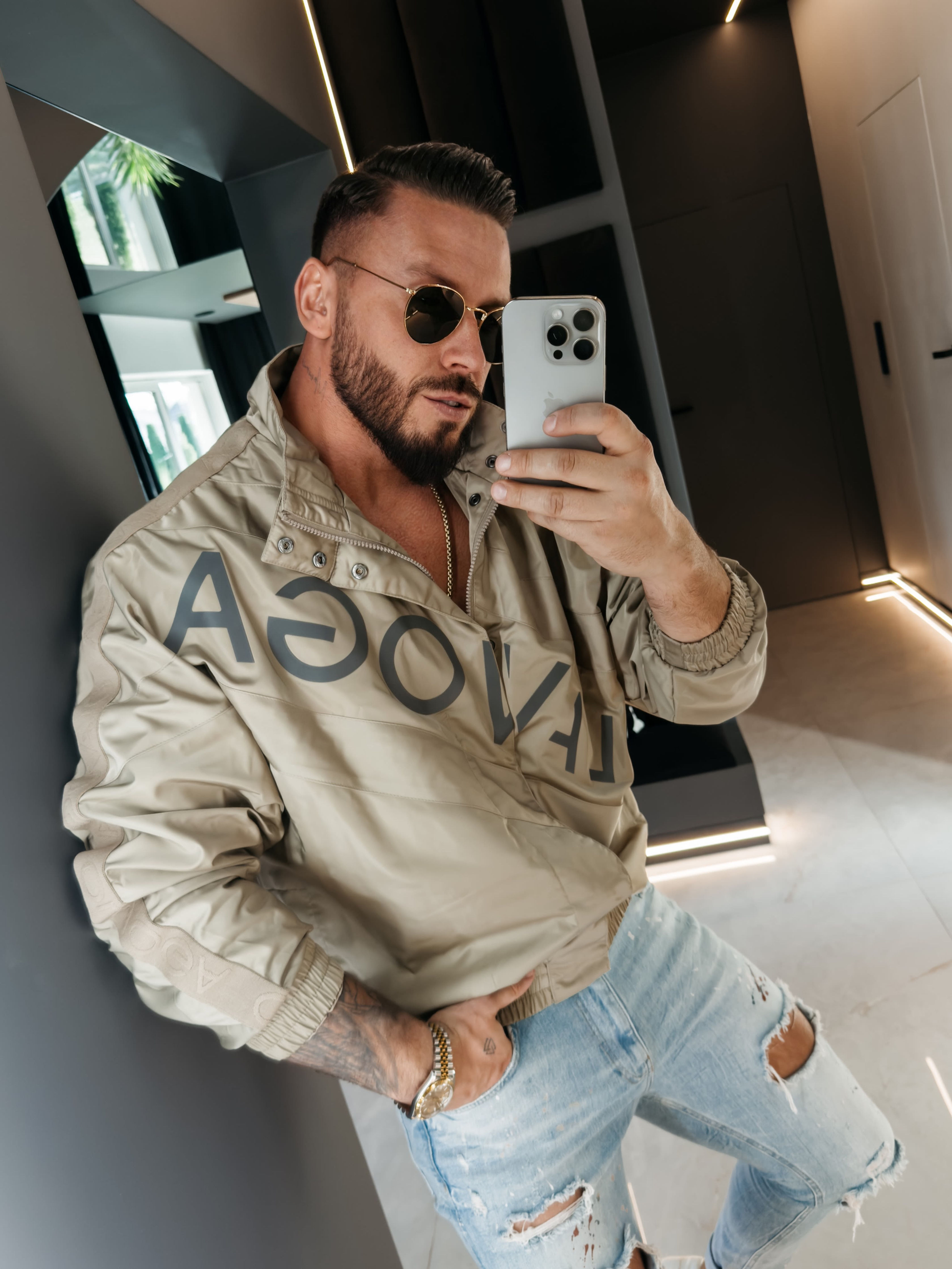 Ola Voga kurtka męska o nowoczesnym kroju z technicznymi detalami i brandingiem