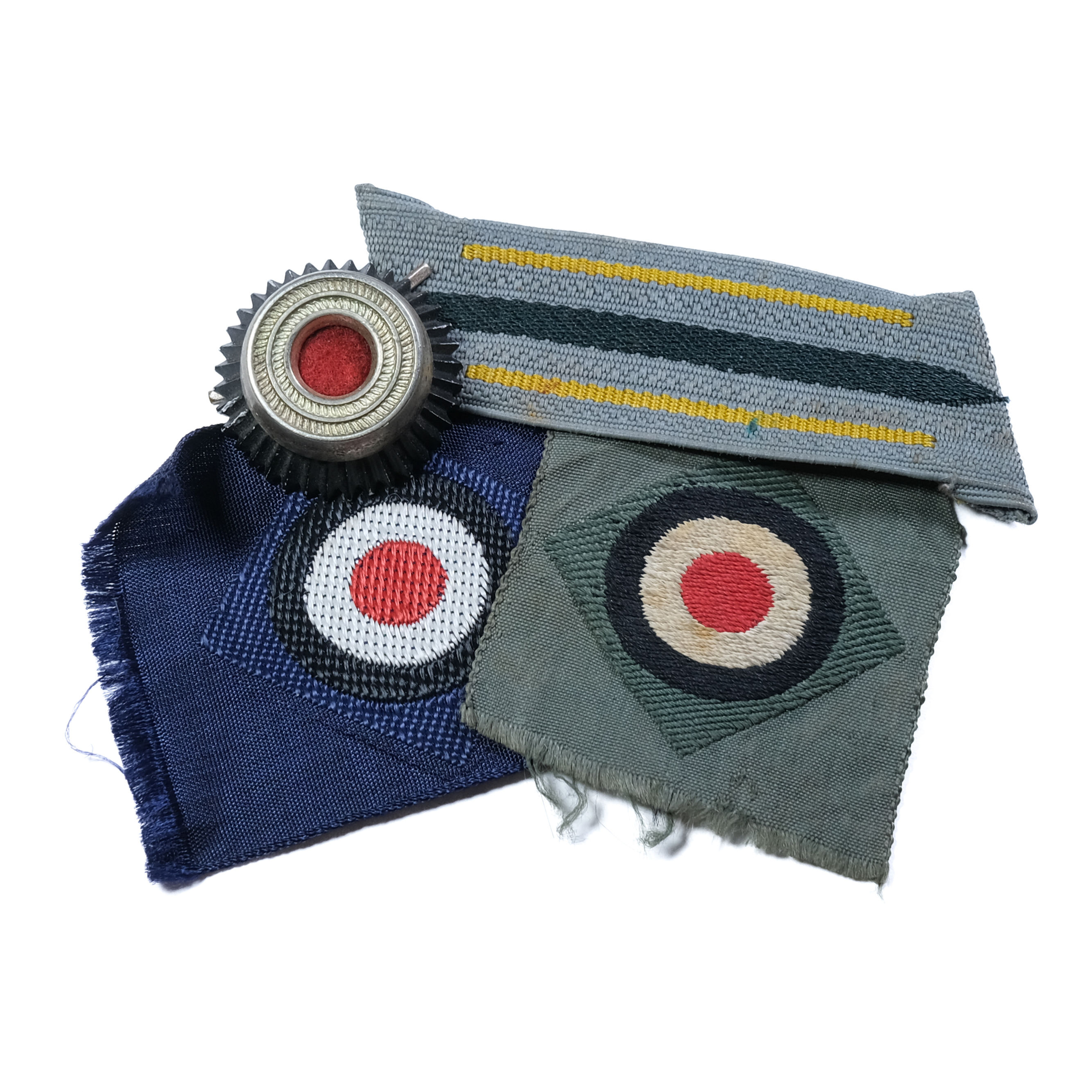 WWII German Insignia Lot (Kriegsmarine, Heer, Signals)