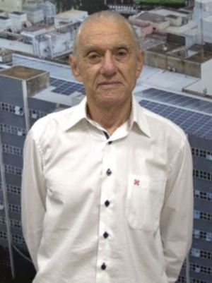 Urologista Dr. Carlos Cury, médico pioneiro em cirurgias de redesignação de gênero no Brasil