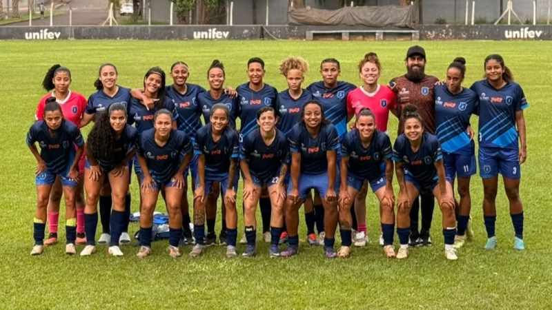 Equipe soma 23 gols em duas partidas e avança à semifinal; cidade chega a 53 pontos na classificação geral