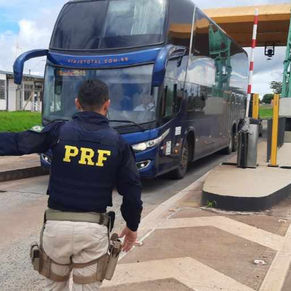 Policial Rodoviário Federal em Fiscalização
