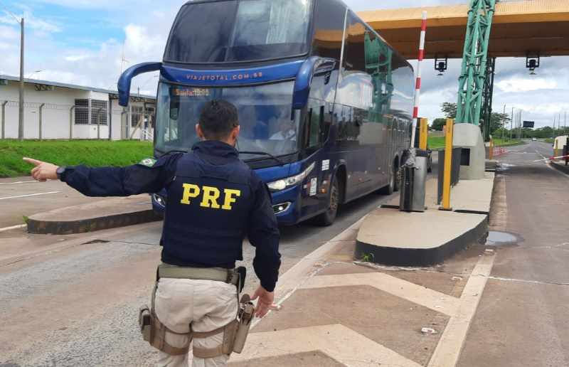 Policial Rodoviário Federal em Fiscalização