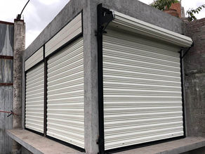 Cortina de acero para acceso industrial automatizado