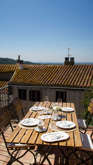 Terrasse avec la vue sur la campagne catalane