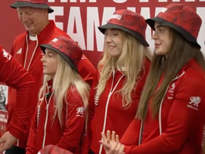 Ashleigh Barnikel yn Falch o Wisgo Cit Tîm Cymru a Ddyluniwyd gan y Met Caerdydd