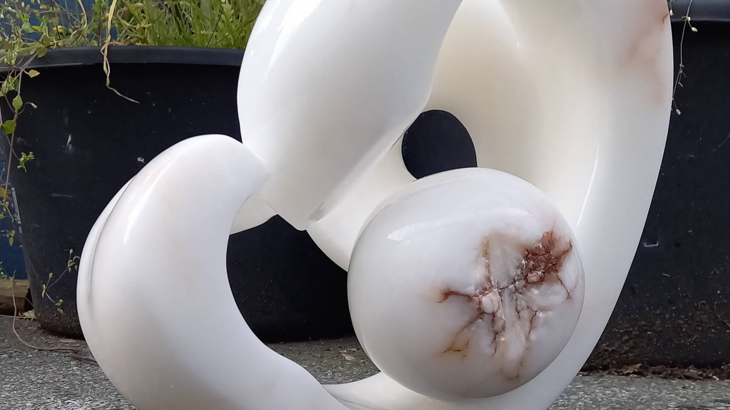 Steinskulptur "Das Universum"