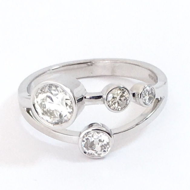 Thumbnail: 18ct White Gold & Diamond Ring