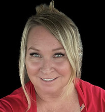 Lori headshot