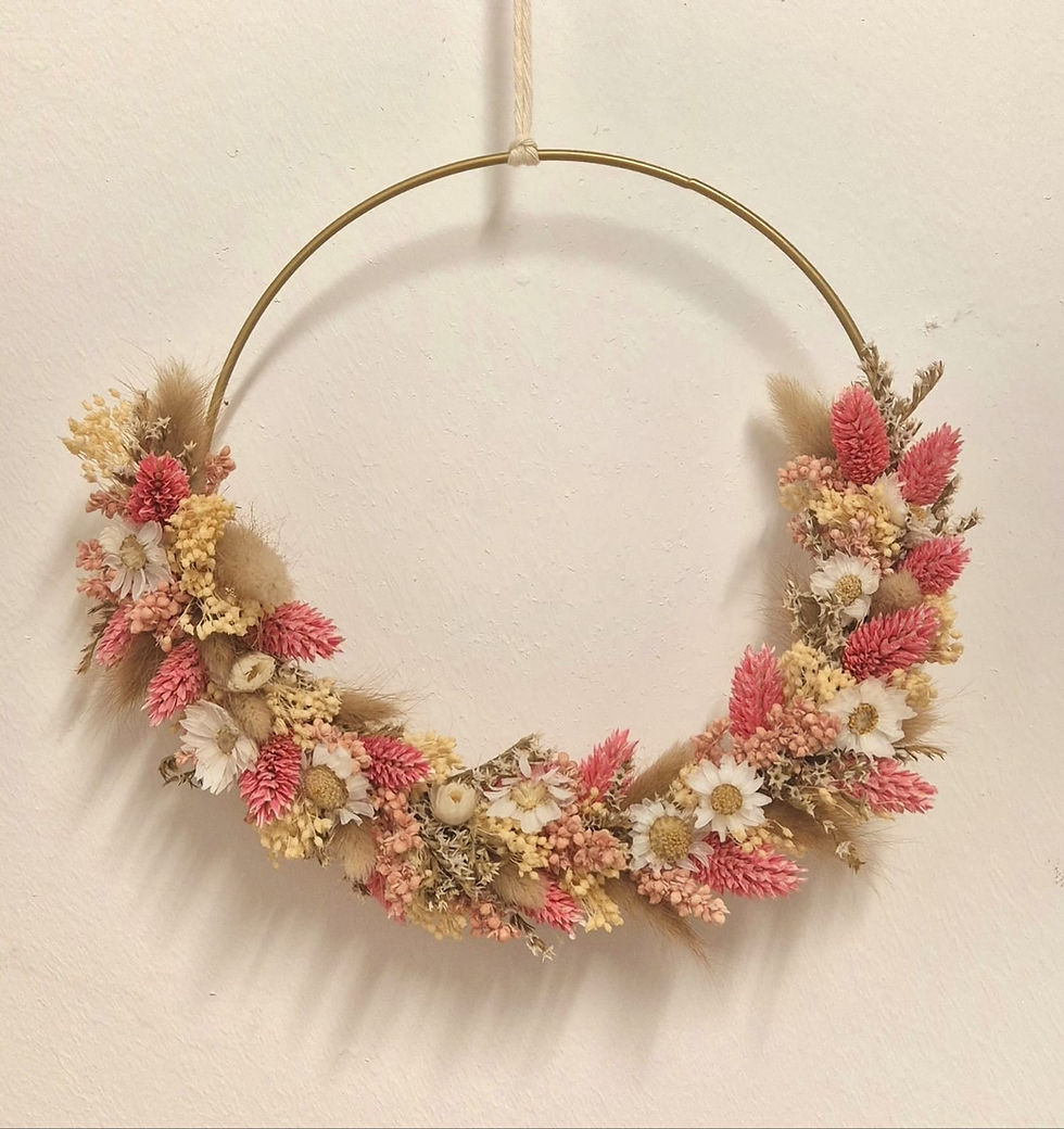 Miniaturbild: Trockenblumen-Loop mit goldenem Ring