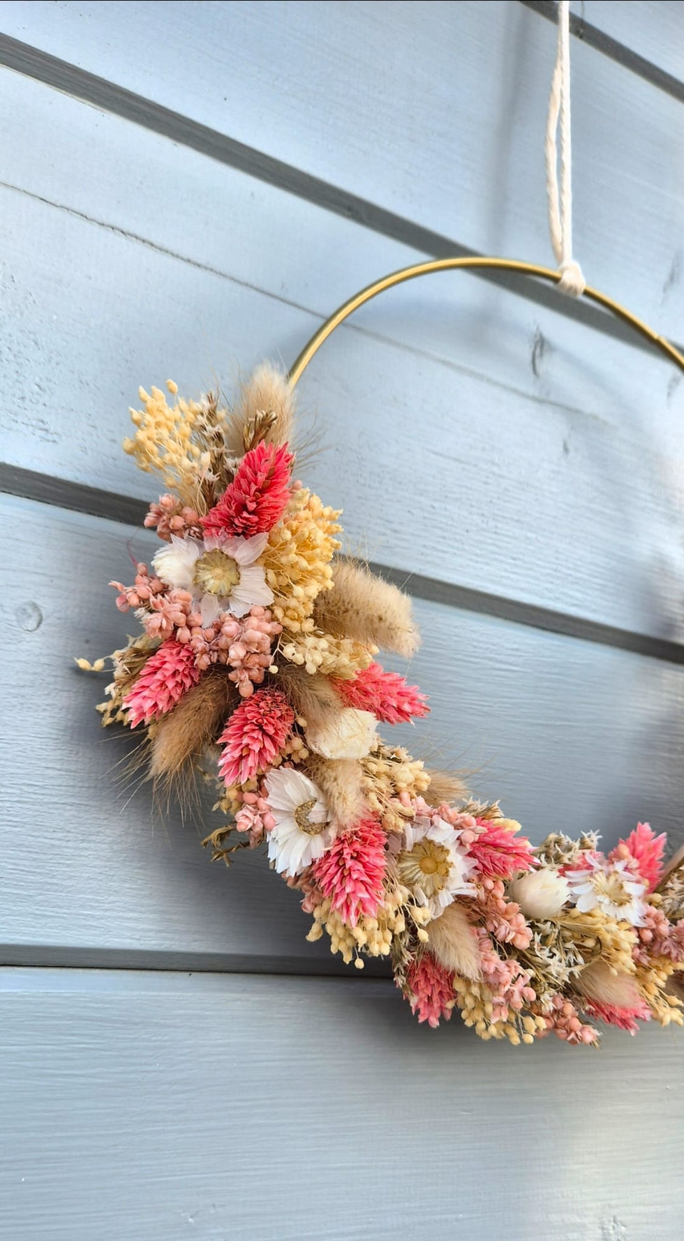 Miniaturbild: Trockenblumen-Loop mit goldenem Ring