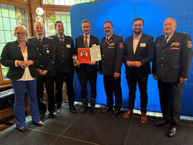 Röders TEC erhält Förderplakette „Partner der Feuerwehr“