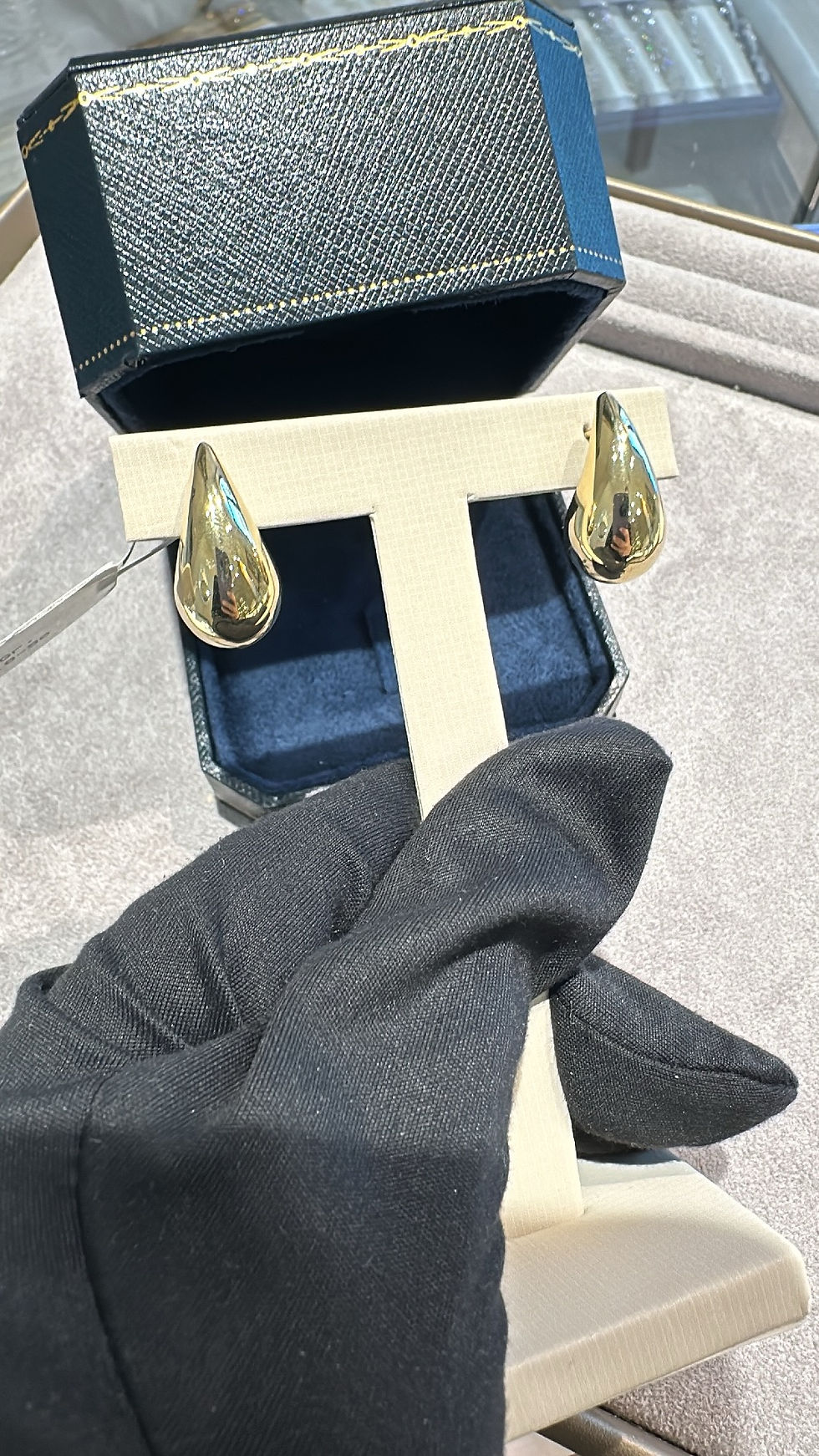 Thumbnail: Yellow gold earrings