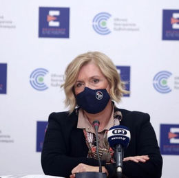 Αποκλειστικό - Υποχωρεί η κυβέρνηση: Σκέψεις για επιστροφή των υγειονομικών και «χαλάρωση» 