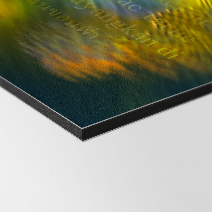 Close-up side view of the artwork, showing the 6 mm Dibond thickness and slim profile.