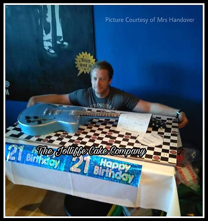 Recipient with life sized replica of Gibson Mid tone guitar in cake