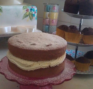Light sponge filled with cream and dusted with icing sugar