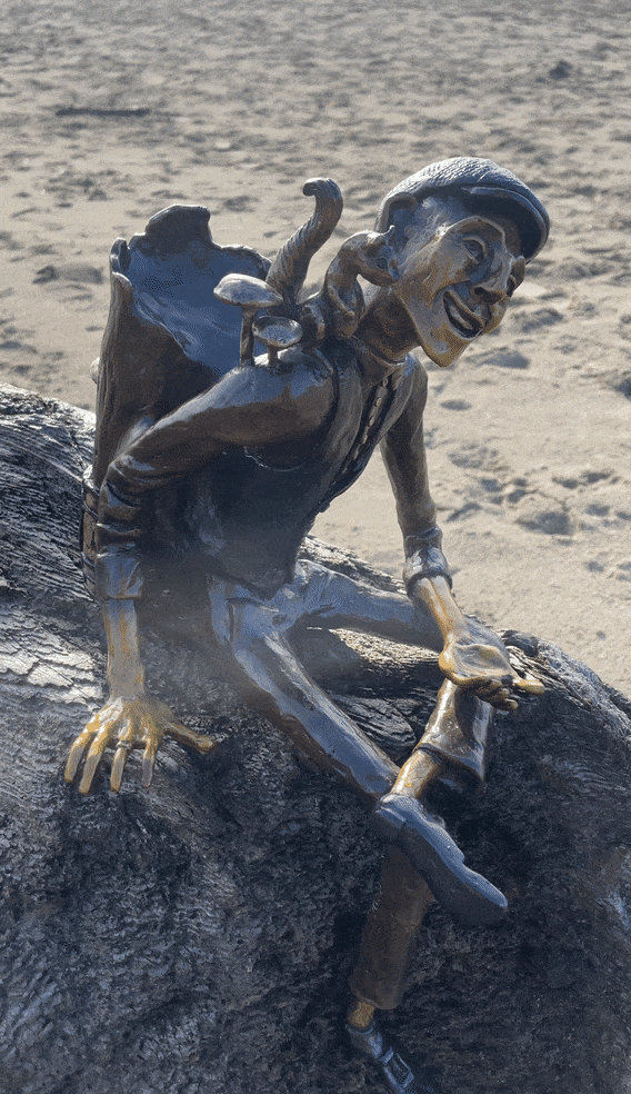 unaware-bronze-sculpture-smaller.gif