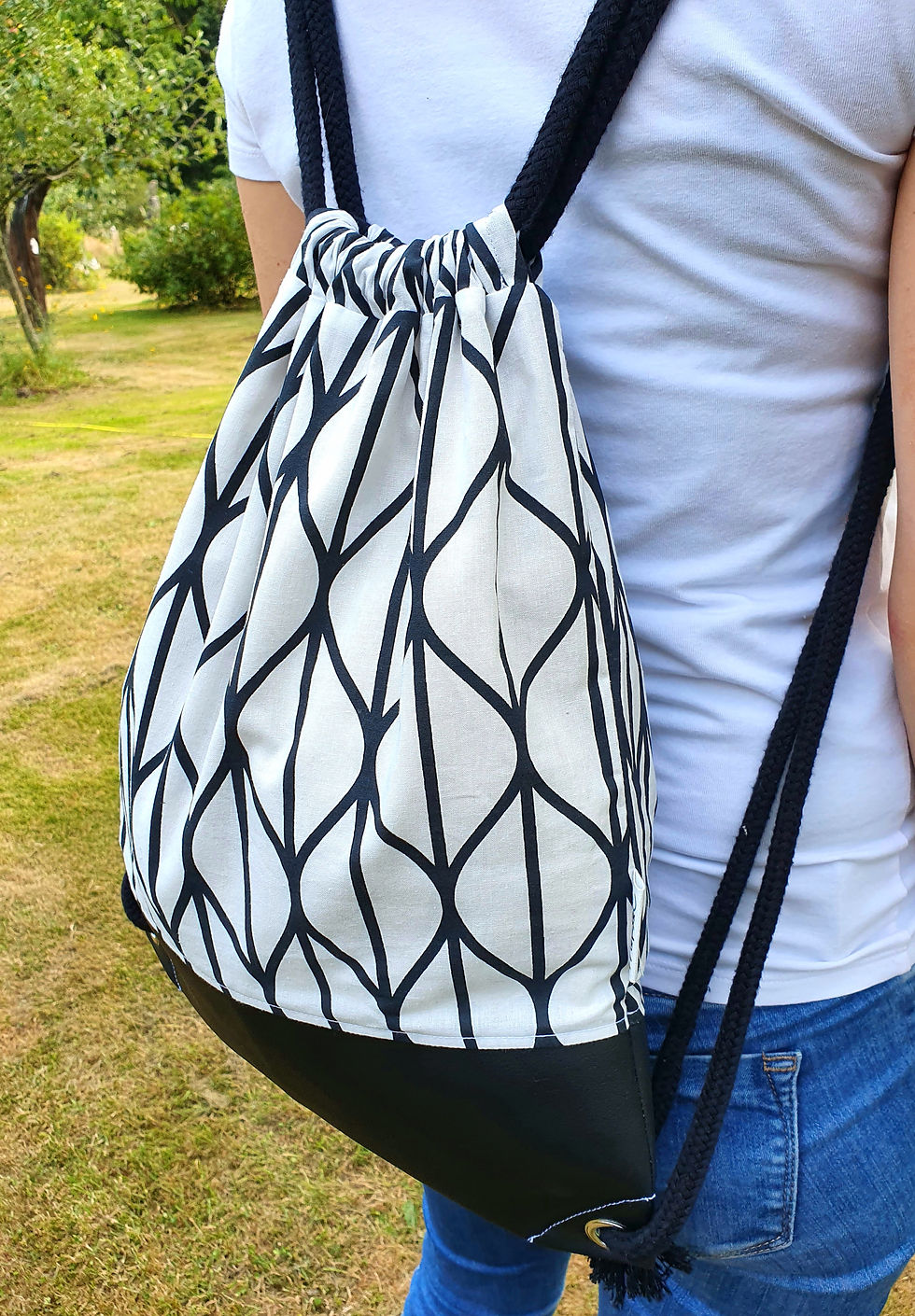 Rucksack shwarz weiß 1