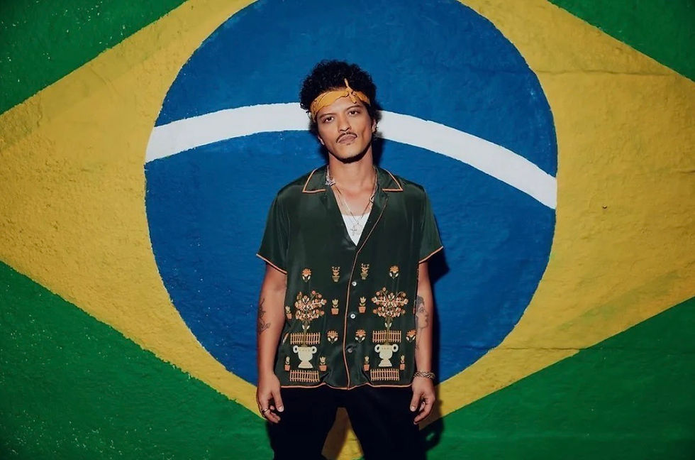 Bruno Mars com bandeira do Brasil