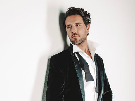 Thiago Arancam apresenta a turnê "TRIBUTO TRÊS TENORES" em Curitiba