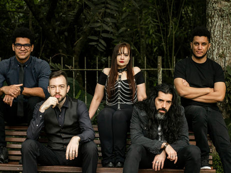 Seyren presta tributo ao Nightwish no palco do Blood Rock Bar em Curitiba
