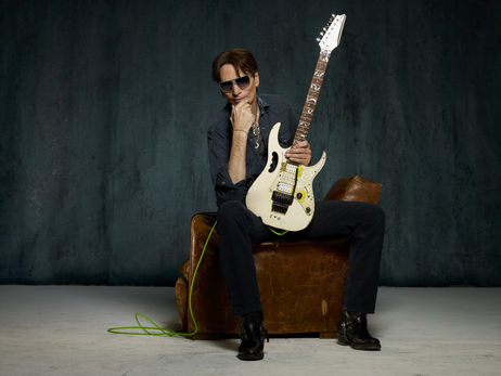 Um dos melhores guitarristas do mundo, Steve Vai, se apresenta em Curitiba nesta quarta (07)