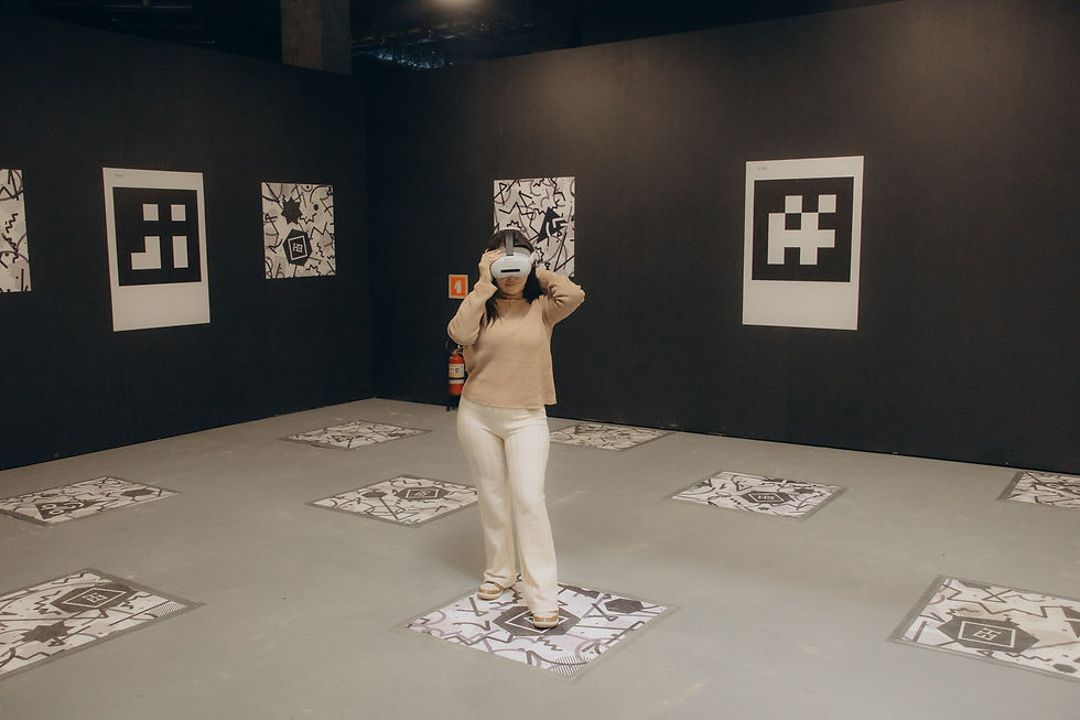 Experiência propõe imersão virtual a visitantes| Foto: JESRAEL JOATAN WRUBLEVSKI