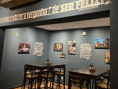 Eklético GastroMusicBar e Toca Cultural inauguram exposição "Palcos Curitibanos"